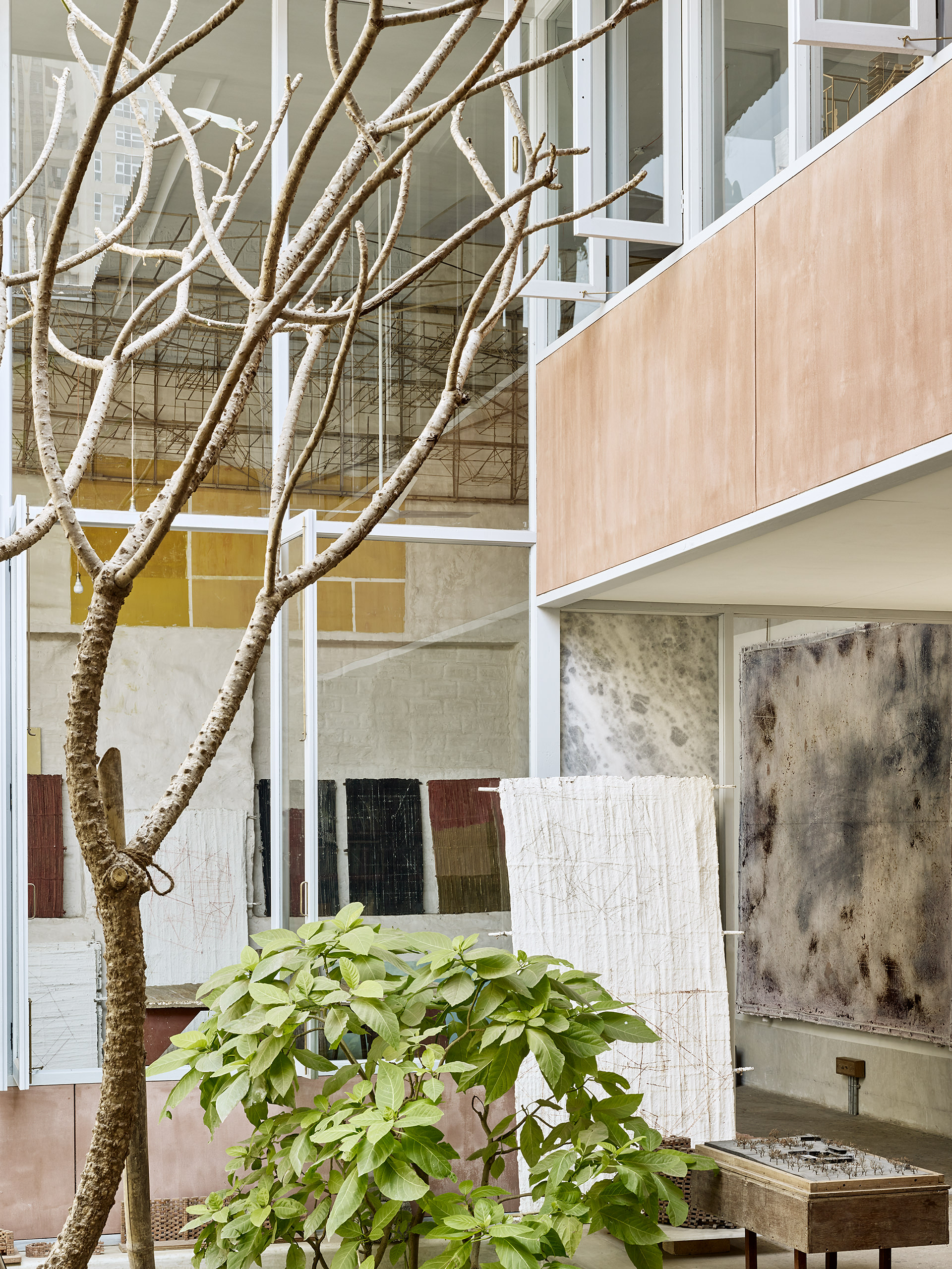 Studio Mumbai, Saat Rasta